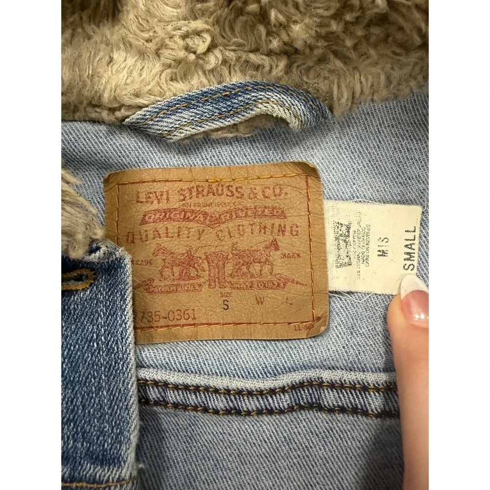 90s Levi's Sherpa Lined Denim Trucker Jacket -‎ Light Wash - Size Small